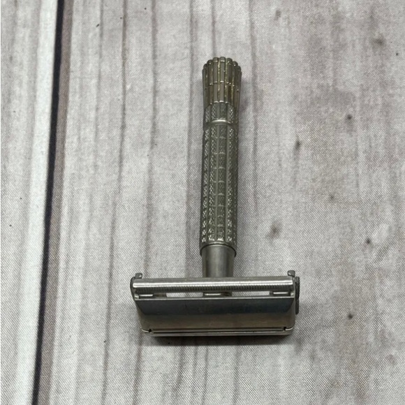 Vintage Gillette Adjustable Metal Safety Razor - Picture 4 of 8